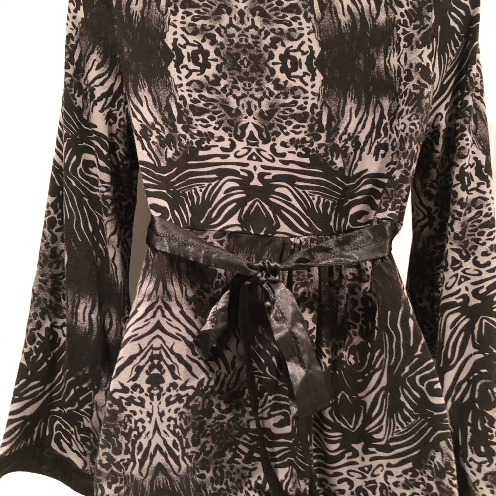 Kim Parrish Black Animal Print Top Size Small - Picture 6 of 8
